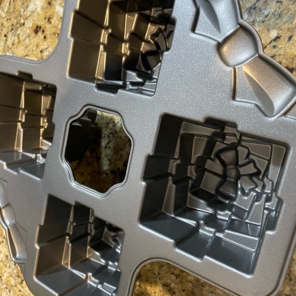 Christmas & Birthday non-stick present pan - Picture 6 of 9